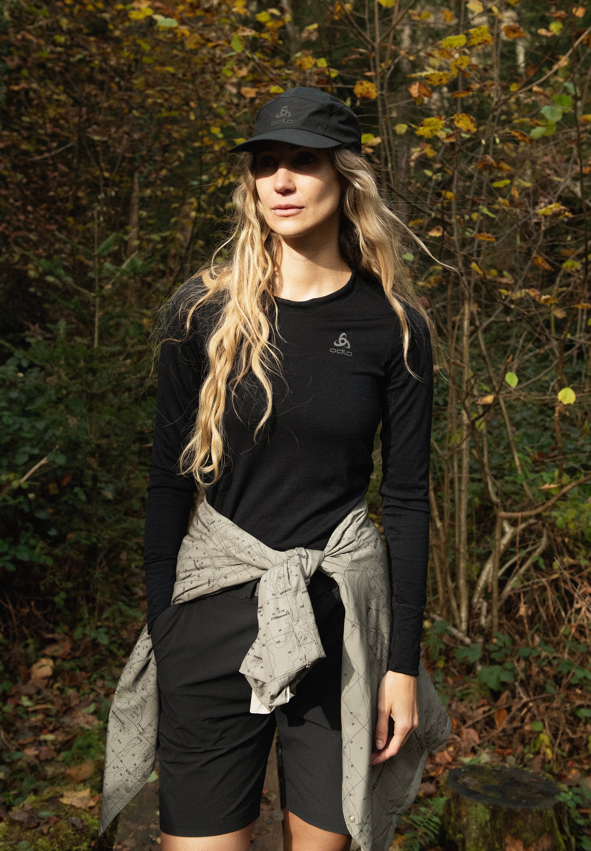 SS26 Blog Teaser Merino Wool Standards - women in black 200 base layer top