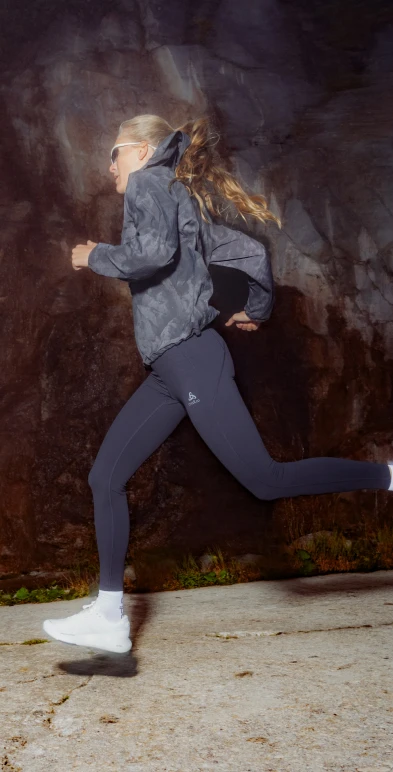 Women running with Odlo Zeroweight running outfits