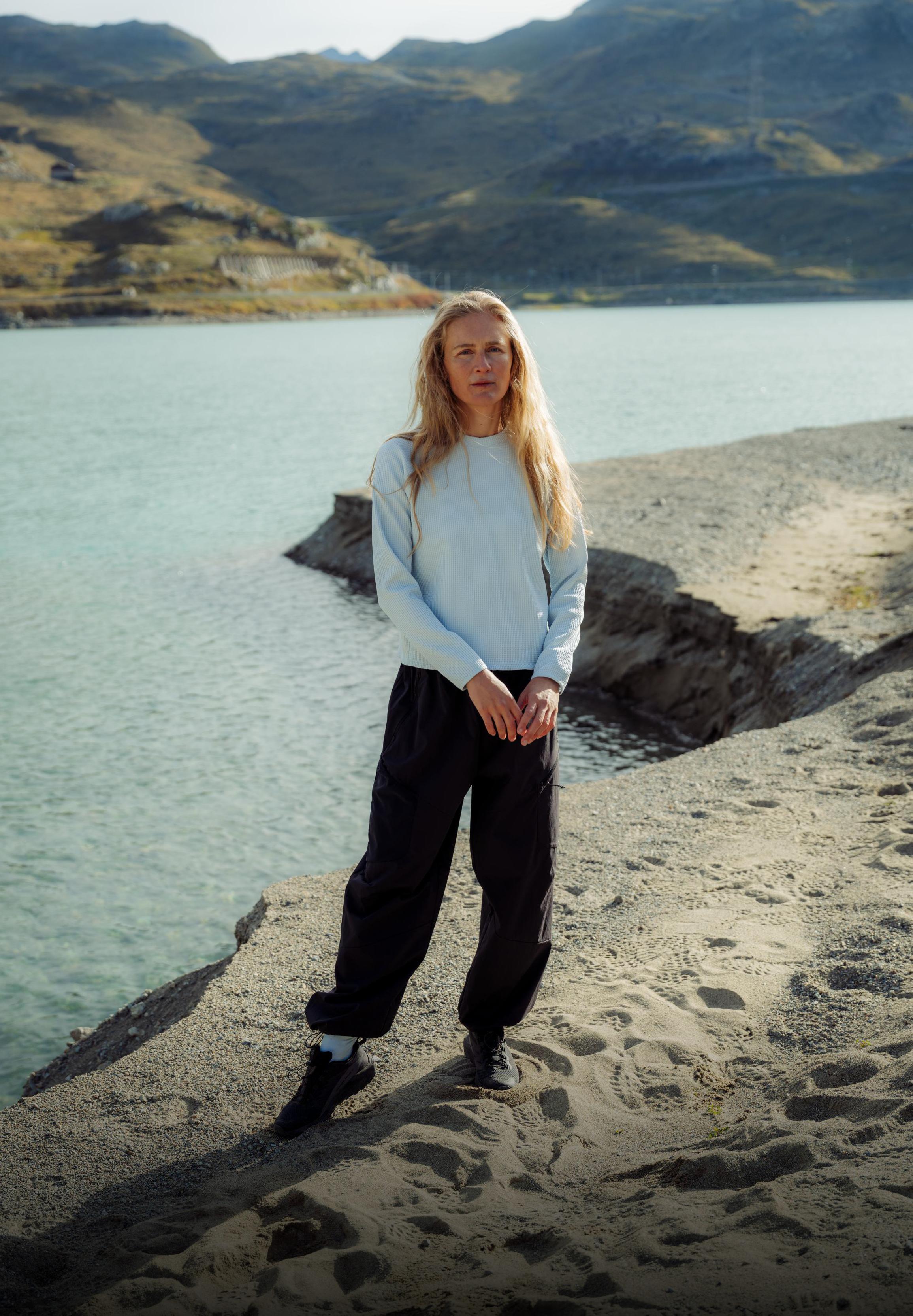 SS26 Hero Mid Layer Guide Teaser image women in cubic 