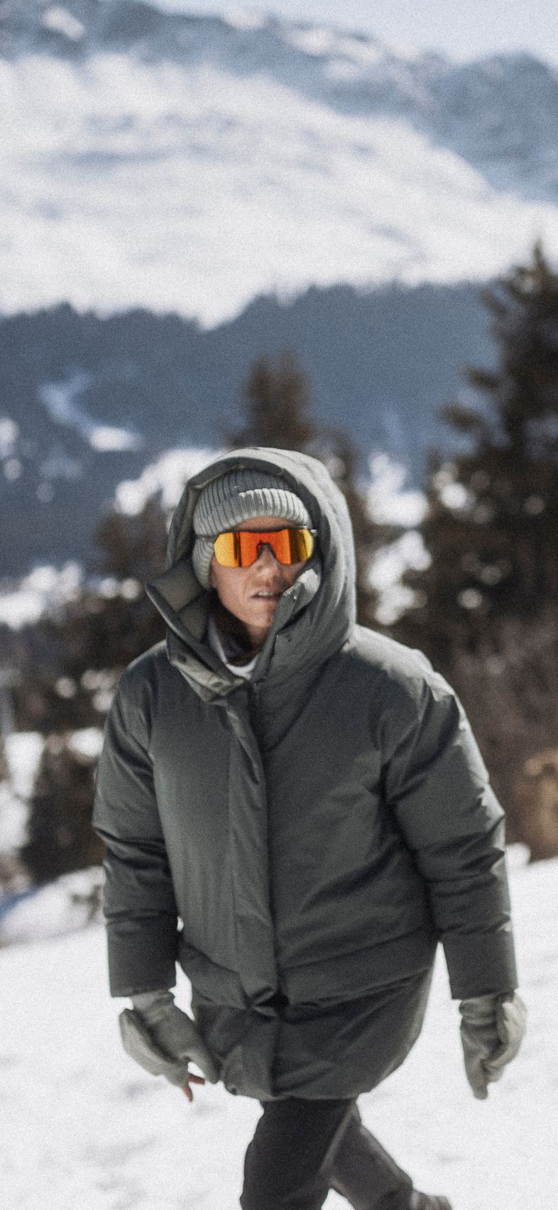 FW25- Ascent reversible down hooded parka full width tout grid