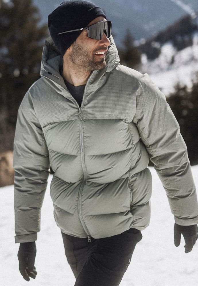 Hiking in winter- men 