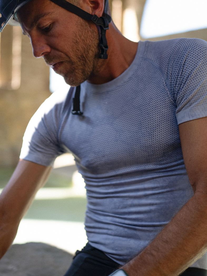 Half width tout Cycling base layers in summer