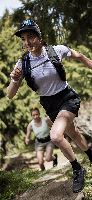 Aita Gasparin running in The Performance Light rain-dye short-sleeve base layer SS25