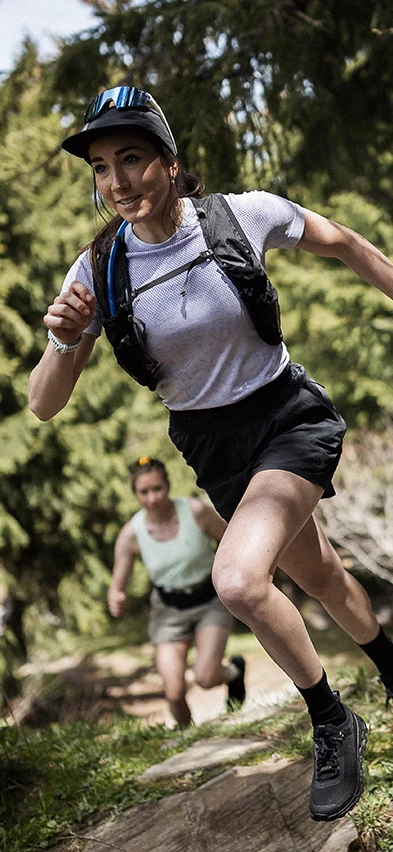 Aita Gasparin running in The Performance Light rain-dye short-sleeve base layer SS25