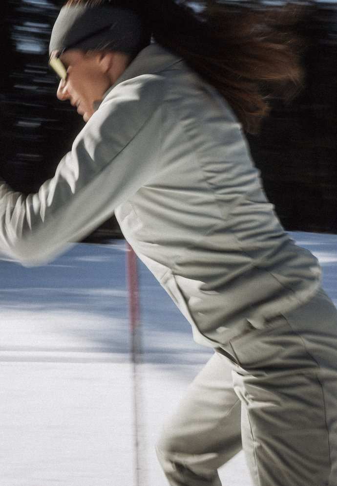 cross country skiiing FW25