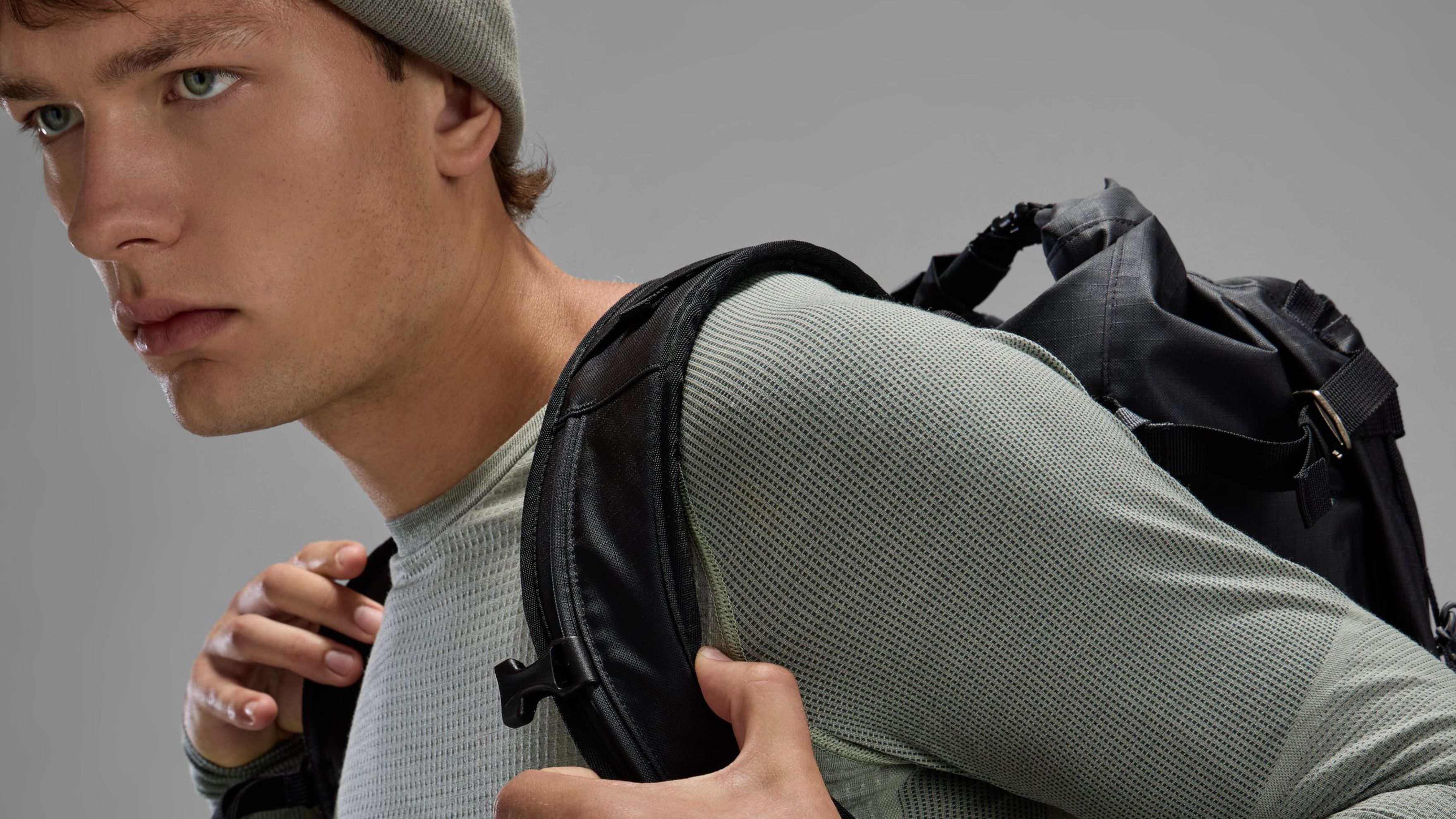 Seamless performance wool Desktop