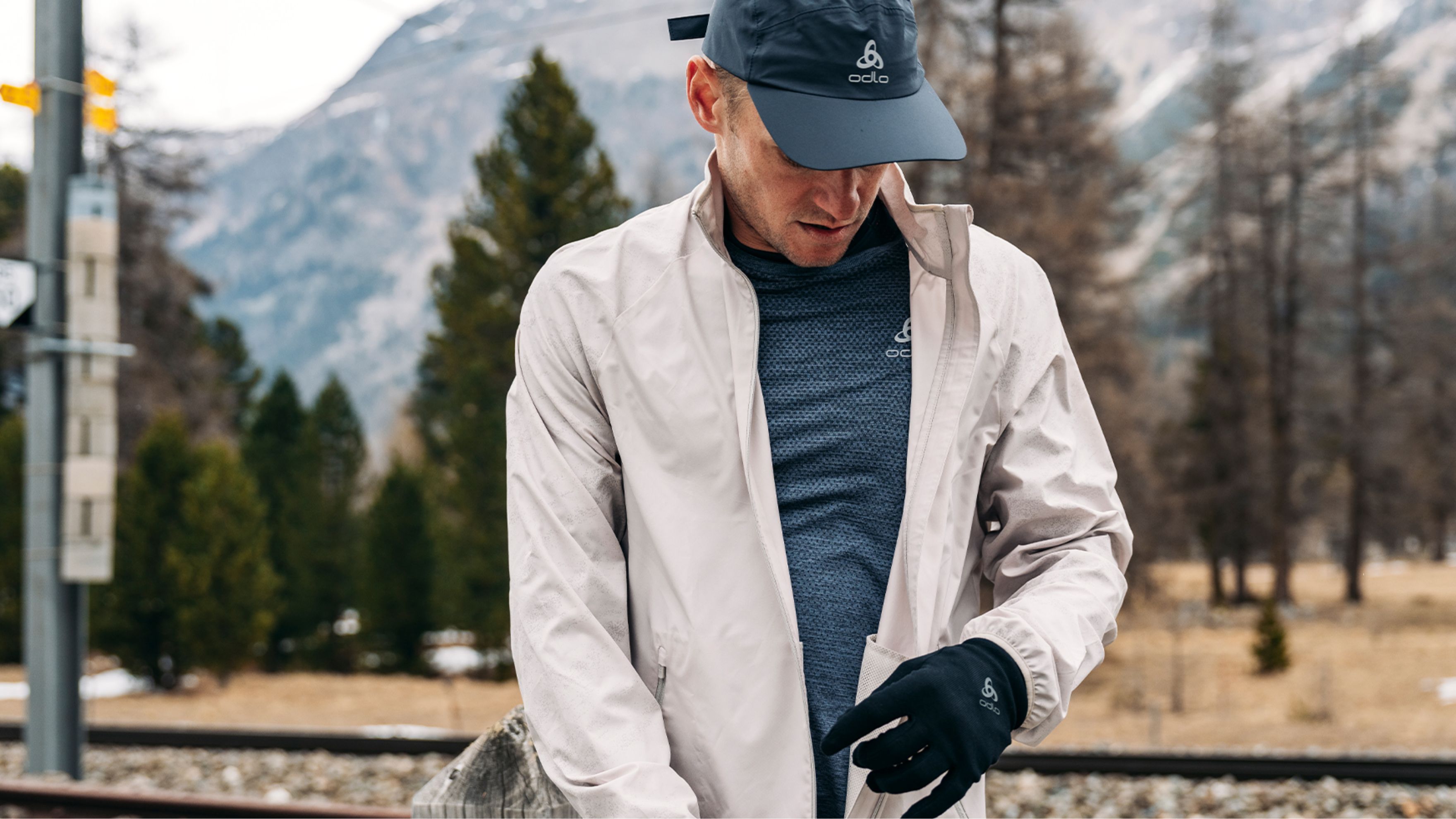 Essential light Laufjacke D