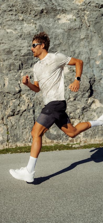 The Zeroweight 5-inch 2-in-1 hyper print running shorts
