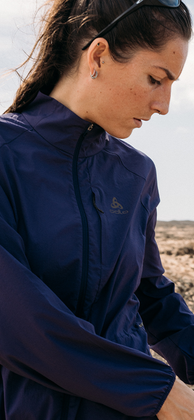 The Essentials Light running jacket women 