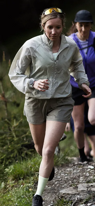 Elisa Gasparin running in The Zeroweight running jacket 2.0 SS25