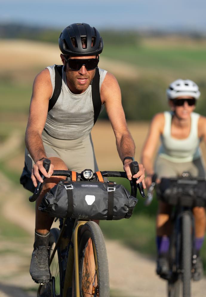 Teaser image Cycling base layers in summer
