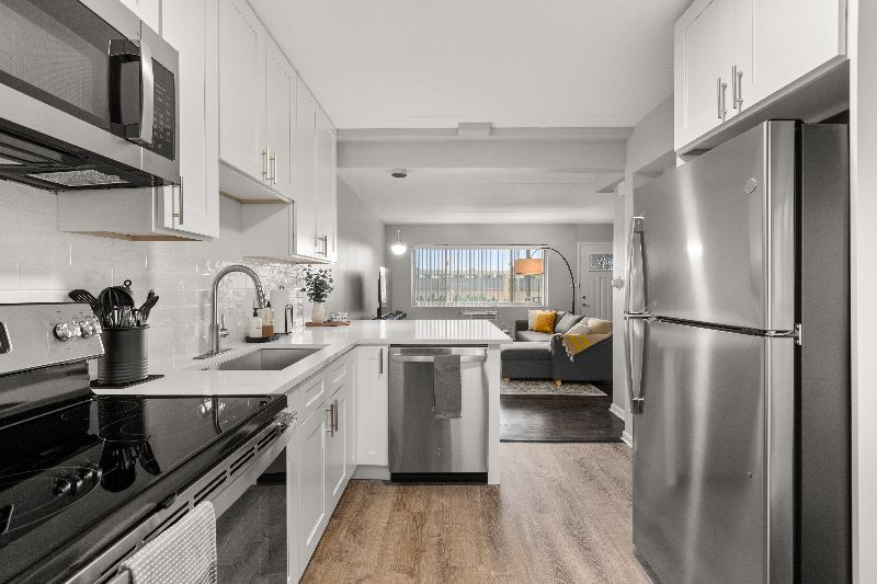 https://www.furnishedfinder.com/images/blog/from-house-hacking-to-landscape-lighting-create-a-safe-ambience-for-your-mtr-guests/2.png