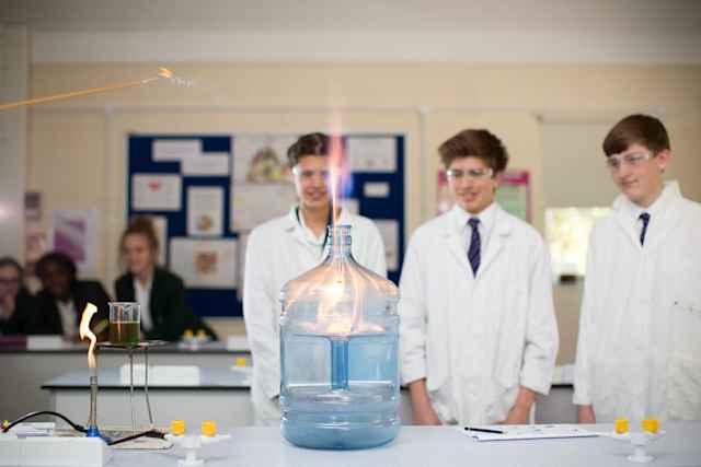 5-unterricht-box-hill-school 5-unterricht-box-hill-school
