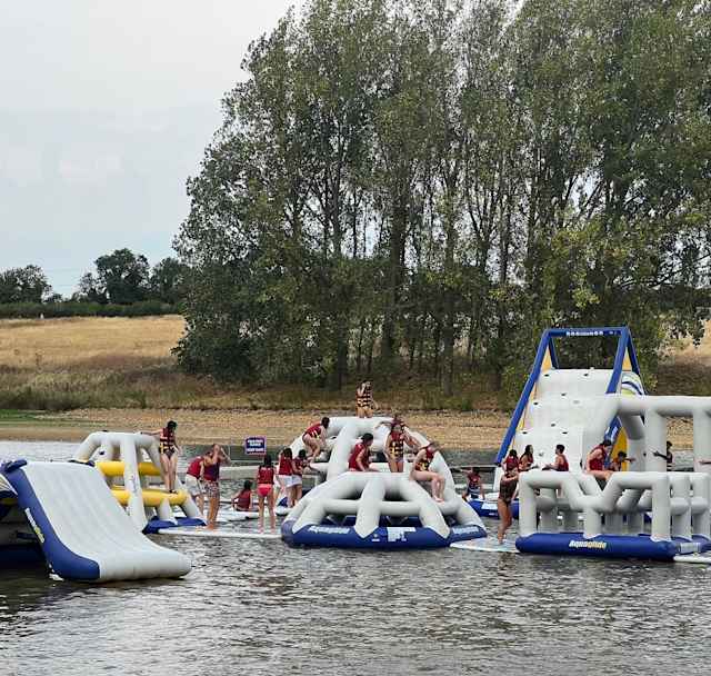 Brooke House Summer School - Schüler im Badepark Brooke House Summer School - Schüler im Badepark