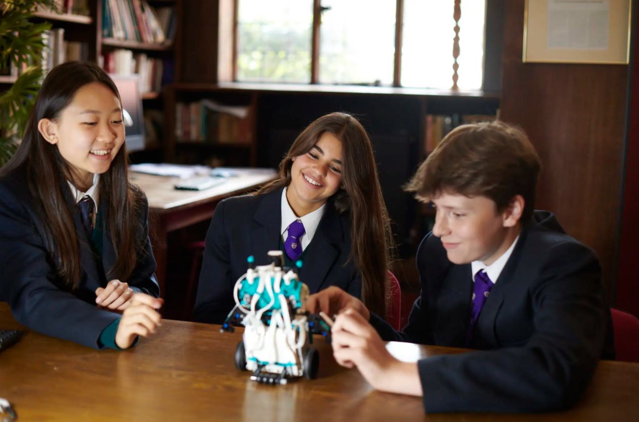 Mill Hill School - SchülerInnen programmieren Roboter