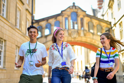 St Clare's summer school students (for stundents 16+ years old) discovering sights in Oxford.