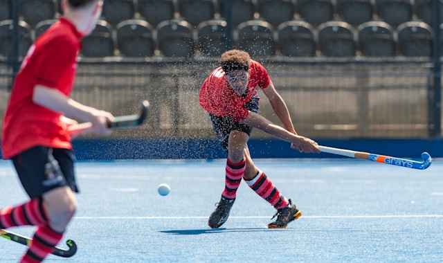 Kent College Canterbury - Spielmoment beim Jungen Hockey Kent College Canterbury - Spielmoment beim Jungen Hockey