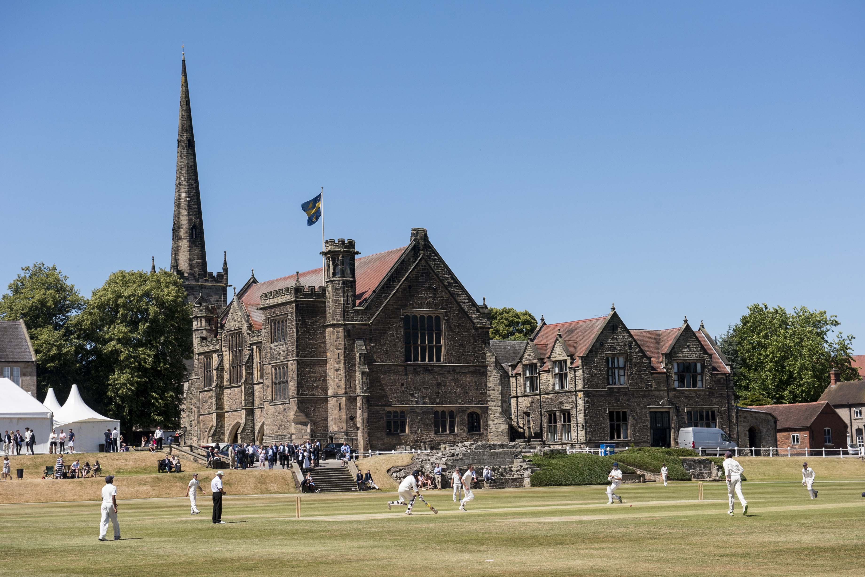 Repton School - Schulgelände während eines Cricket Match