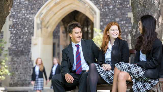 brighton-college-pupils-relaxing-in-quad-scholarships-trio