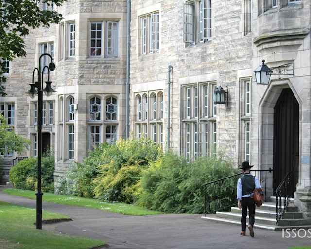 issos-summer-school-hauptgebäude issos-summer-school-hauptgebäude