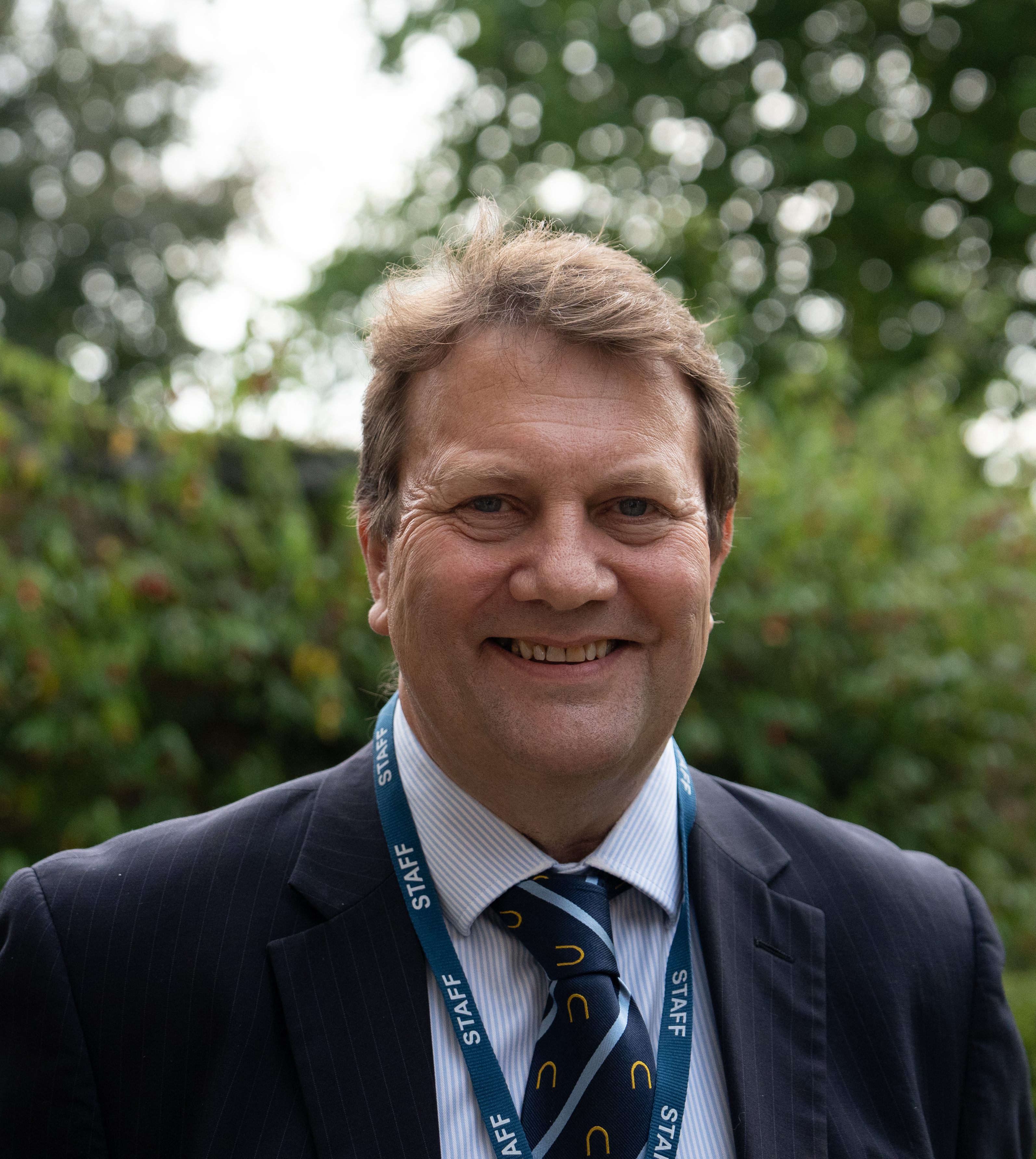 Tim kennt das britische Schulsystem in Großbritannien aus jeder Perspektive. Tim ist der ideale Ansprechpartner für Familien, die Interesse an einem traditionellen Internat, dem Schwerpunkt Hockey oder an einer Prep School haben.