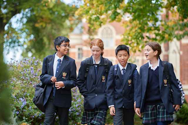 The Leys - Schüler auf dem Schulcampus The Leys - Schüler auf dem Schulcampus
