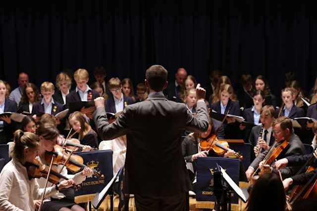 King's School Bruton - Orchester and Chor  King's School Bruton - Orchester and Chor
