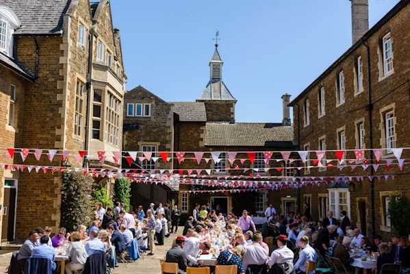 Oakham School - Schulfeier Oakham School ist IB Internat in England im Herzen Englands.