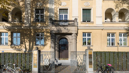 Building and Entrance to Stanford & Ackel's office, located at Widenmayerstr. 48 in D-80535 Munich, Germany.