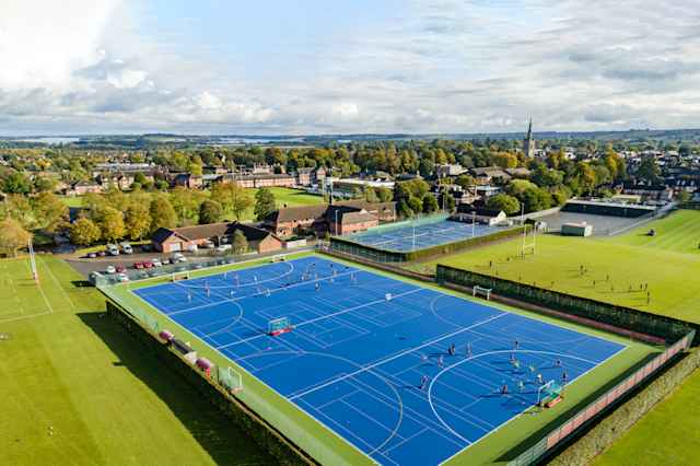 Oakham School - Luftaufnahme der Sportfelder und des Campus Oakham School - Luftaufnahme der Sportfelder und des Campus