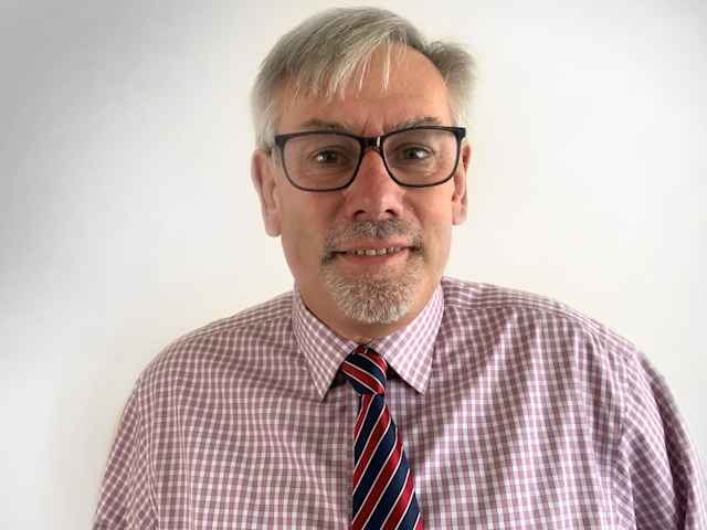 Nigel Paddock - Internatsberater Nigel berät unsere Familien und unterstützt sie bei der Schulauswahl und dem Bewerbungsprozess.
Er pflegt enge Kontakte zu unseren IB-Schulen und hilft Schülern, die Interesse an diesem Abschluss haben.