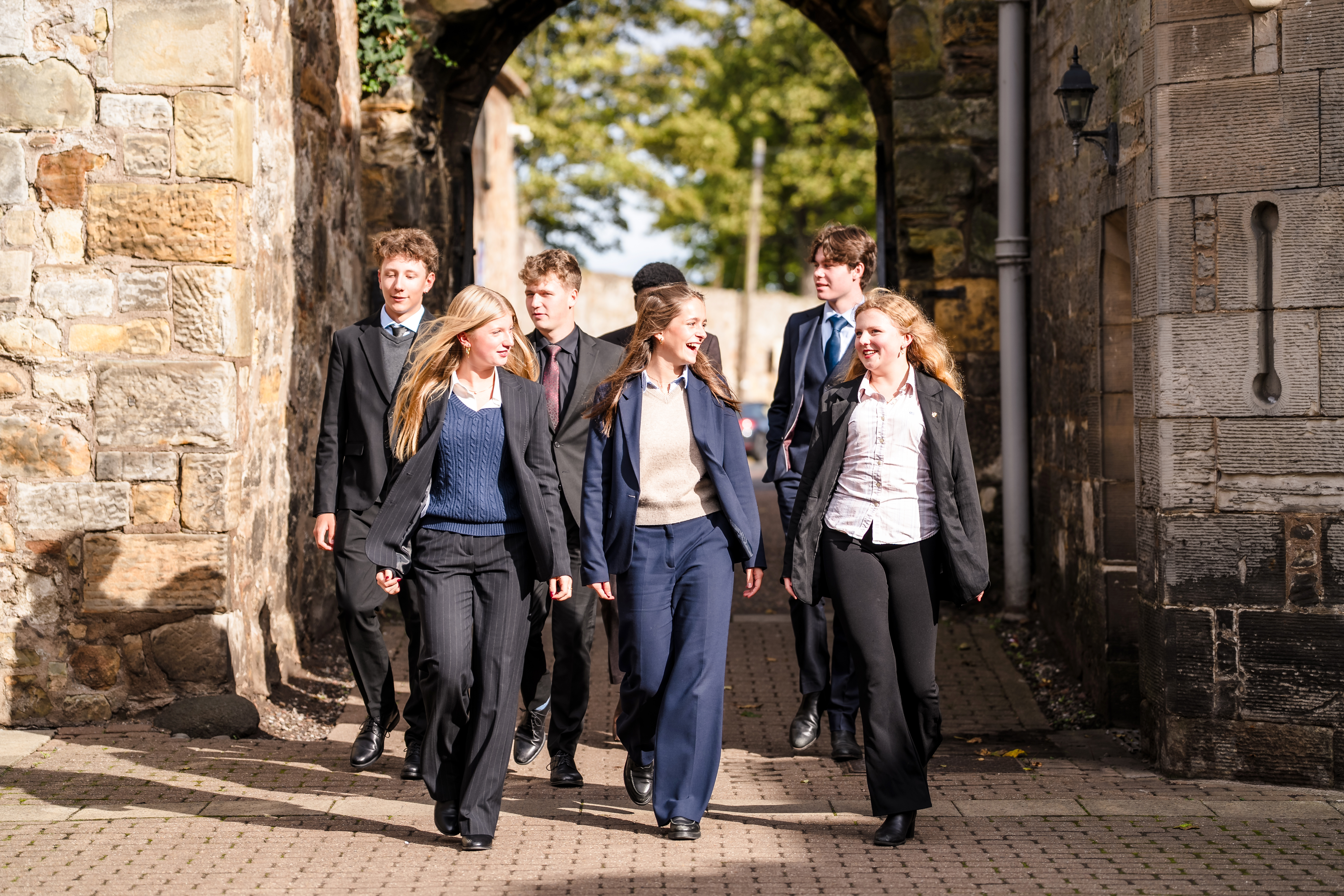St Leonards School - Schüler der Oberstufen auf dem Weg zum Unterricht