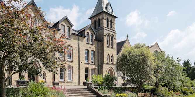 truro-school-schulgebäude (2) truro-school-schulgebäude (2)