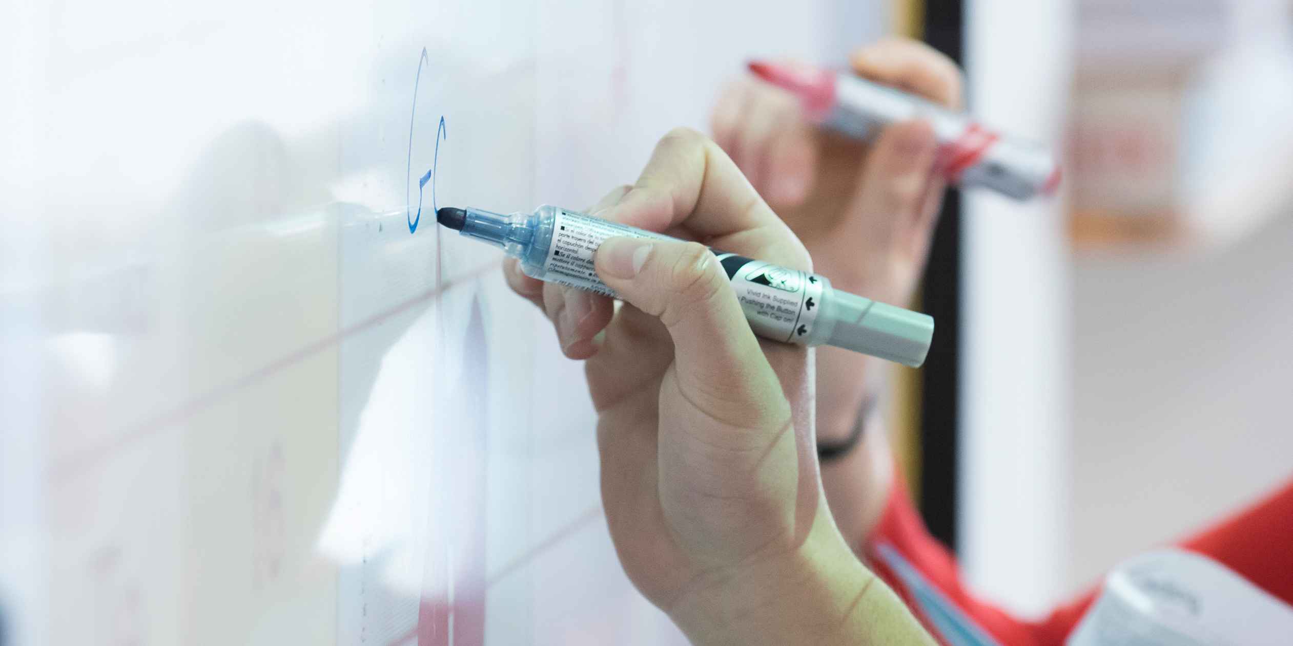 sevenoaks-summer-school-whiteboard-unterricht sevenoaks-summer-school-whiteboard-unterricht