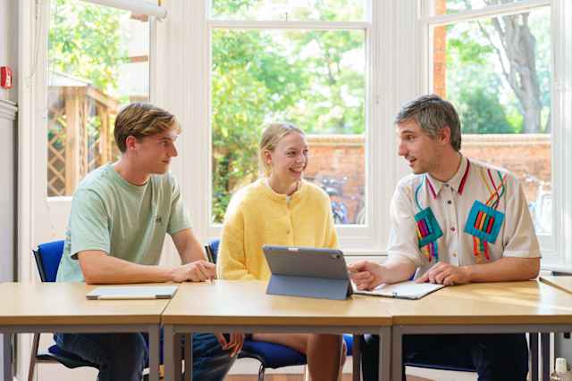 St Clare's Oxford Summer School - Teacher and students talking St Clare's Oxford Summer School - Teacher and students talking