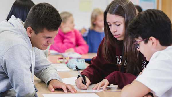 bell-english-summer-school-gruppenarbeit-im-unterricht bell-english-summer-school-gruppenarbeit-im-unterricht