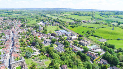 King's Bruton School - Luftaufnahme des Schulcampus