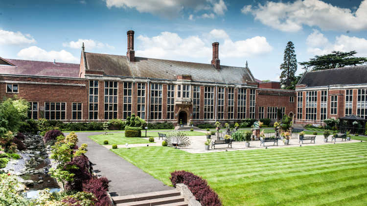 whitgift-summer-school-Schulgebäude