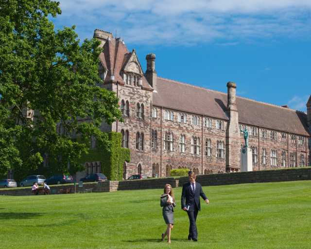 Denstone College - liegt sehr idyllisch und ländlich in Derbyshire