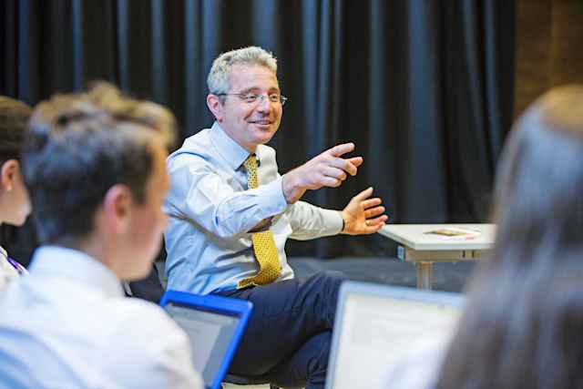 Sevenoaks Summer School - Lehrer beim Unterrichten Sevenoaks Summer School - Lehrer beim Unterrichten