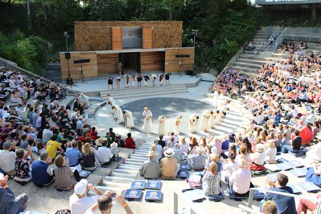 Bradfield College - bekannt für sein Amphitheater und Theaterstücke Bradfield College - bekannt für sein Amphitheater und Theaterstücke