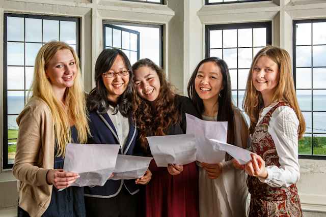 Roedean School - Schüler haben ihre Zeugnisse erhalten Roedean School - Schüler haben ihre Zeugnisse erhalten
