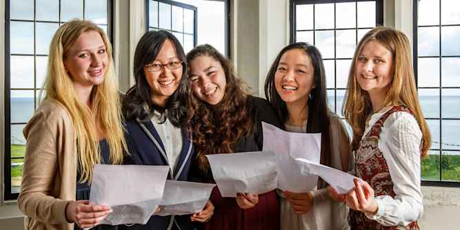 Roedean School - Schüler haben ihre Zeugnisse erhalten Roedean School - Schüler haben ihre Zeugnisse erhalten