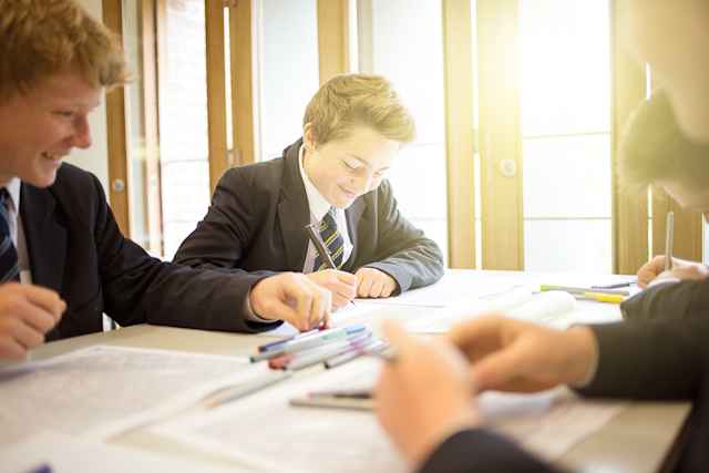 Bedford School for Boys - Gruppenarbeit Bedford School for Boys - Gruppenarbeit