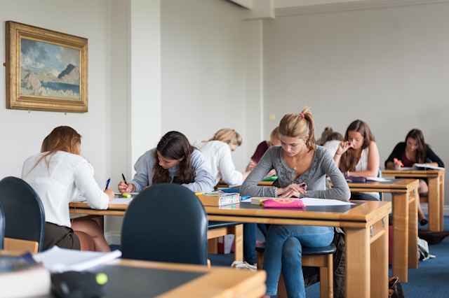 SEAS Muth Oxford Summer School - Gezielte Vorbereitung auf das Abitur SEAS Muth Oxford Summer School - Gezielte Vorbereitung auf das Abitur