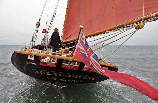 Unsere Beratung ist persönlich, kompetent und kostenlos Dauntsey's School - Schuleigenes Segelschiff - Jolie Brise