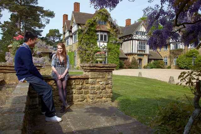 Hurtwood House - wunderschöne englische Summer School Hurtwood House - wunderschöne englische Summer School