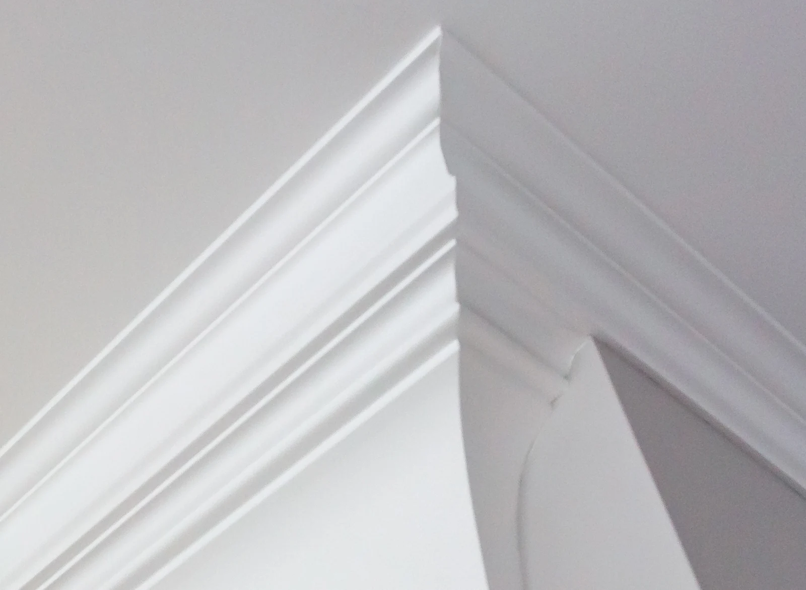 A wall with white crown moulding 