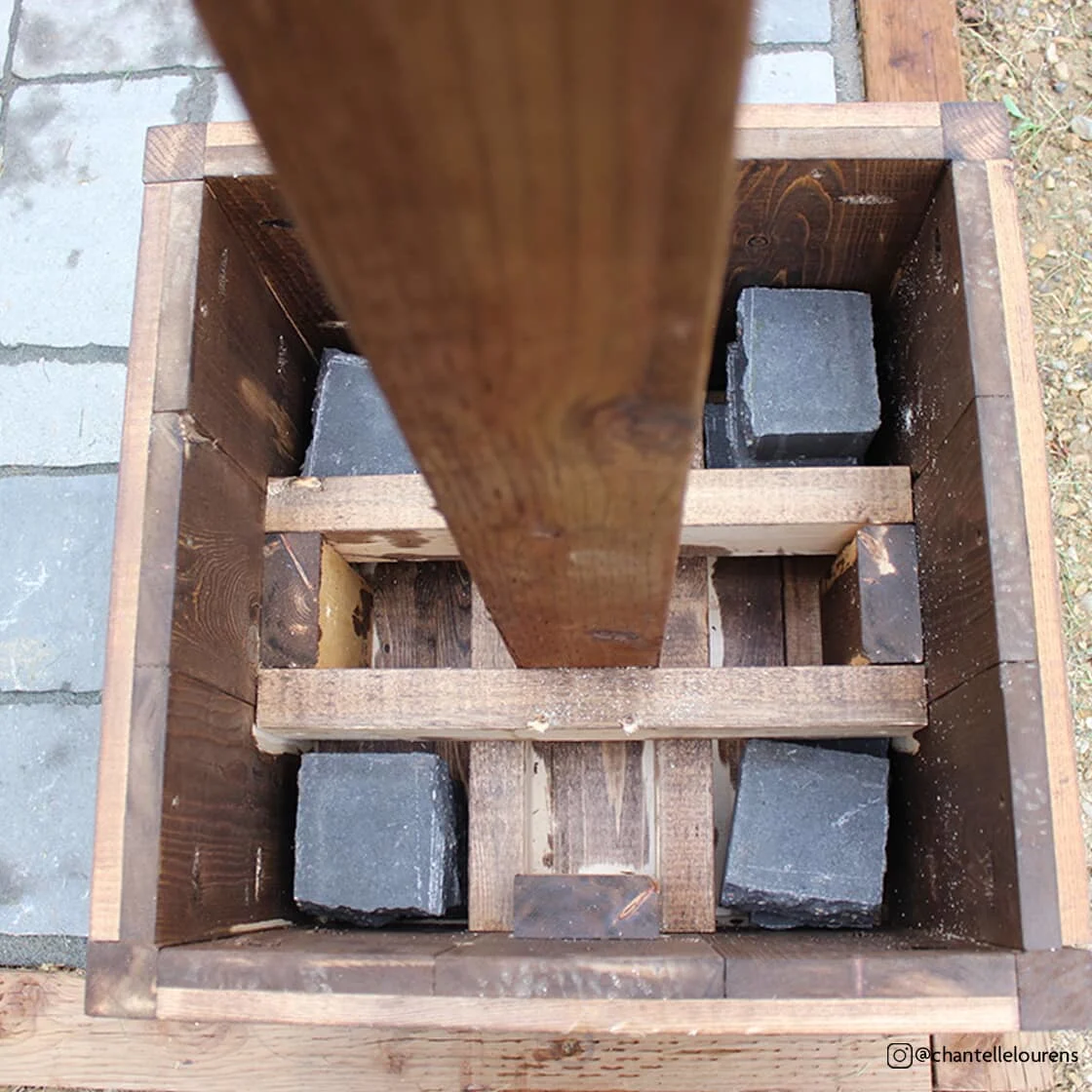 Fixation des poteaux à lumières 