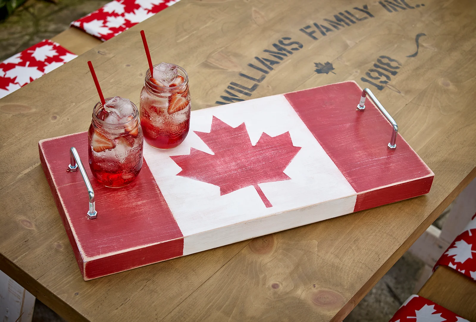 un plateau Drapeau du Canada fait à la main